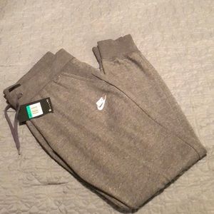 Nike Women’s fleece lined jogger pants